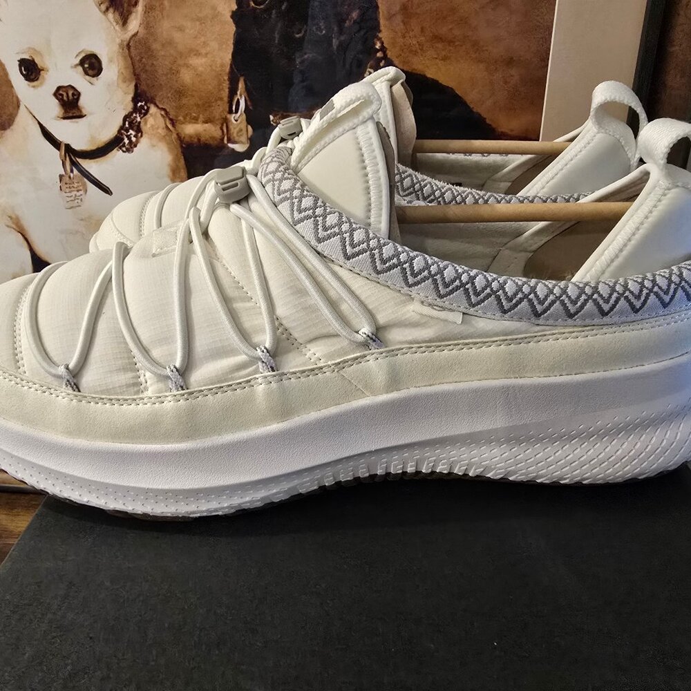 UGG ALL GENDER WHITE CA78 TASMAN SLIPPER SNEAKERS MEN US 10 WHITE NEW